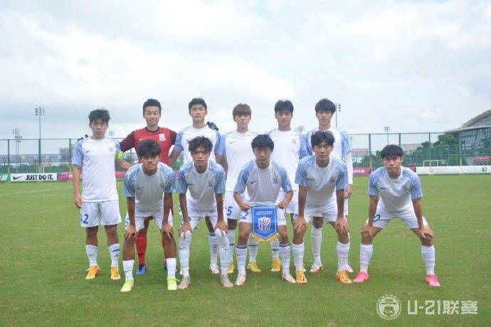 今日焦点战预告14:00 澳超 麦克阿瑟FC VS 惠灵顿凤凰 近期状态火热的两队可否在本轮联赛收官战中贡献出一场精彩对决？03:45 意甲 亚特兰大 VS 萨勒尼塔纳 双线作战、饱受伤病困扰的亚特兰大在主场全取3分延续胜势？04:00 西甲 赫罗纳 VS 阿拉维斯 本赛季西甲最大黑马赫罗纳借助主场之利反超皇马重新登顶？事件赛季报销+无缘欧洲杯！